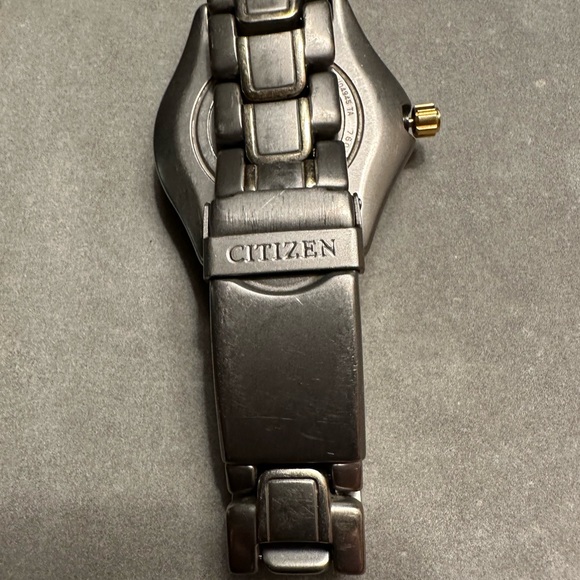 Citizen Eco Drive men’s size watch Titanium Solar-Tech 180 - WR 200 - Picture 10 of 10